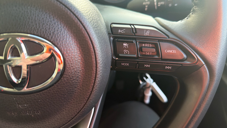 Toyota Yaris 1.5 Hybrid Design 5dr CVT Hybrid Hatchback